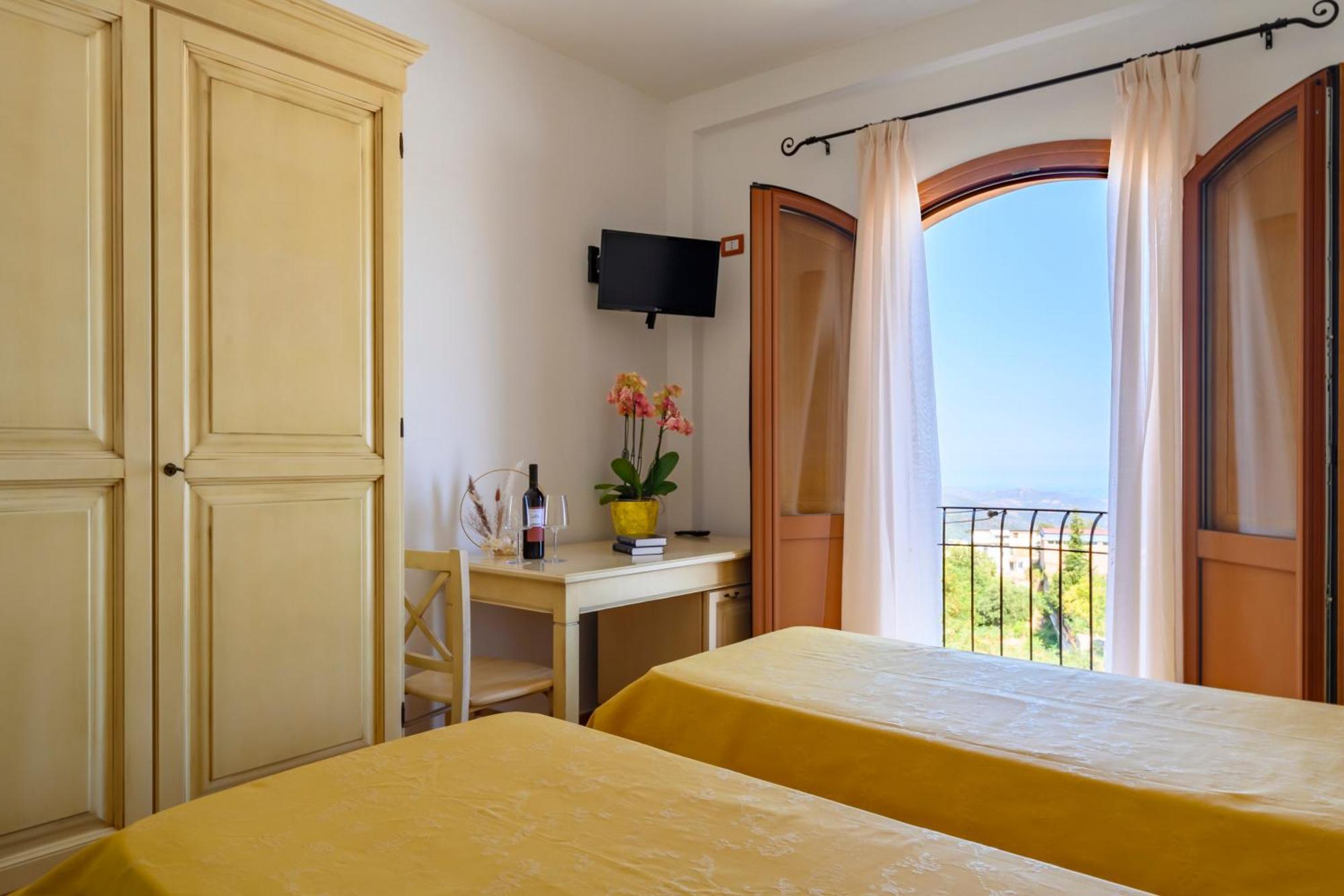 Hotel Marie Claire Ланузей Екстер'єр фото